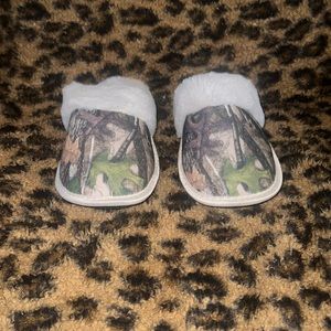 Brand New True Timber Camo Slippers
